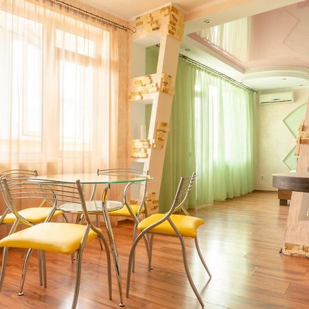 Big Studio Apartment Near River Mall Kyiv Exterior photo
