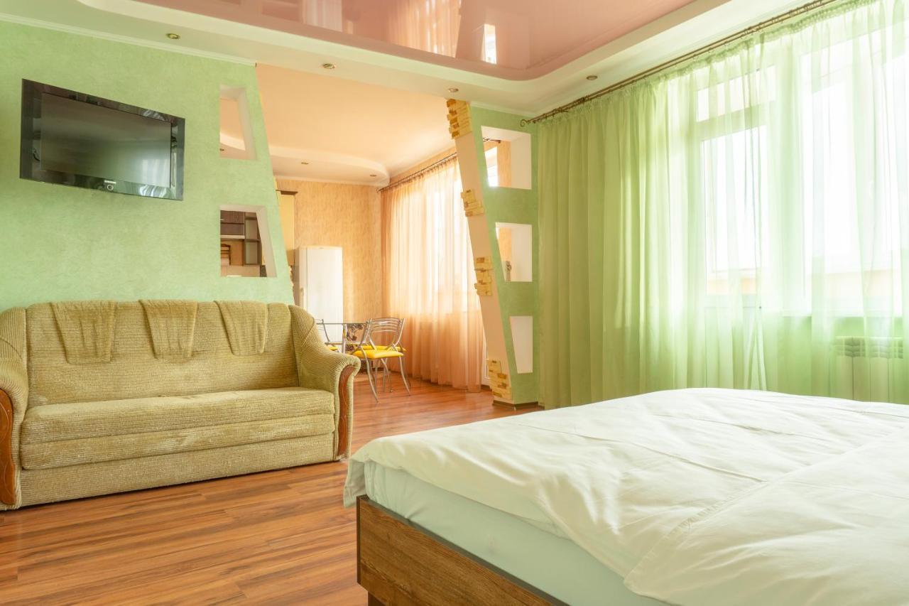 Big Studio Apartment Near River Mall Kyiv Exterior photo