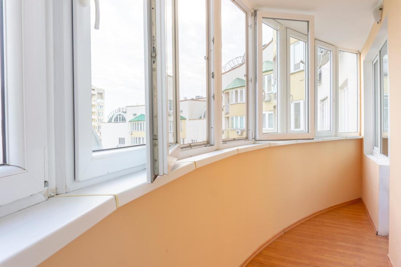 Big Studio Apartment Near River Mall Kyiv Exterior photo